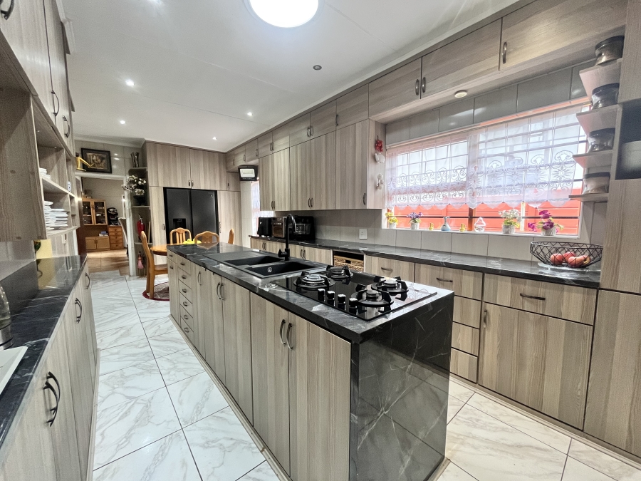 4 Bedroom Property for Sale in Dana Bay Western Cape